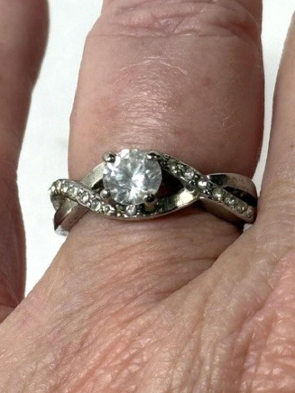 Fashion ring with synthetic diamonds.